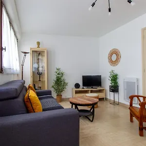 Au Coeur Des Lices Apartamento